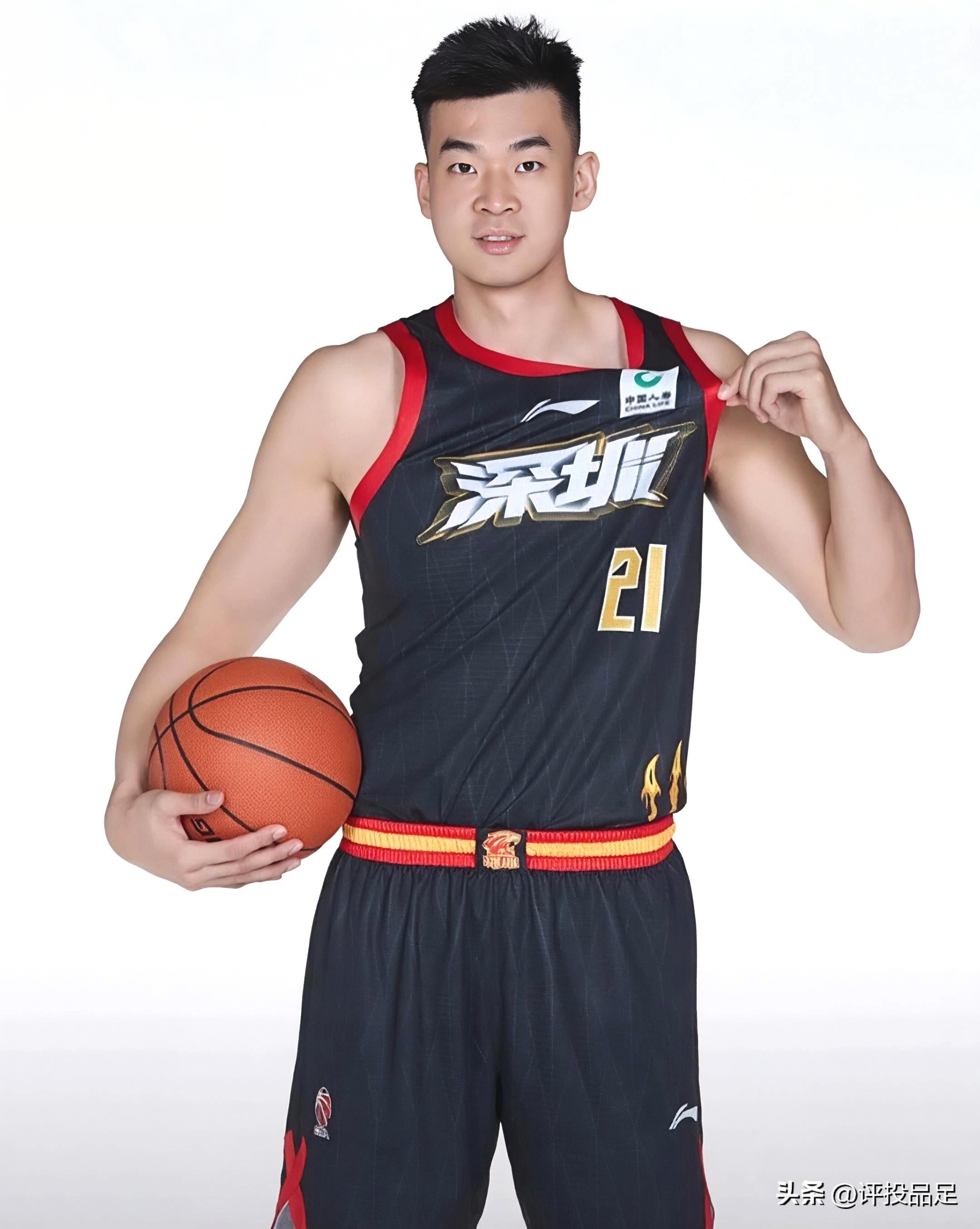开云体育中国-国际比赛日广东宏远调整名单以备CBA季后赛；更衣室发声环节打磨；话题不断；阵容厚度经受考验的简单介绍